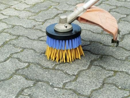 Universal Weed Brush